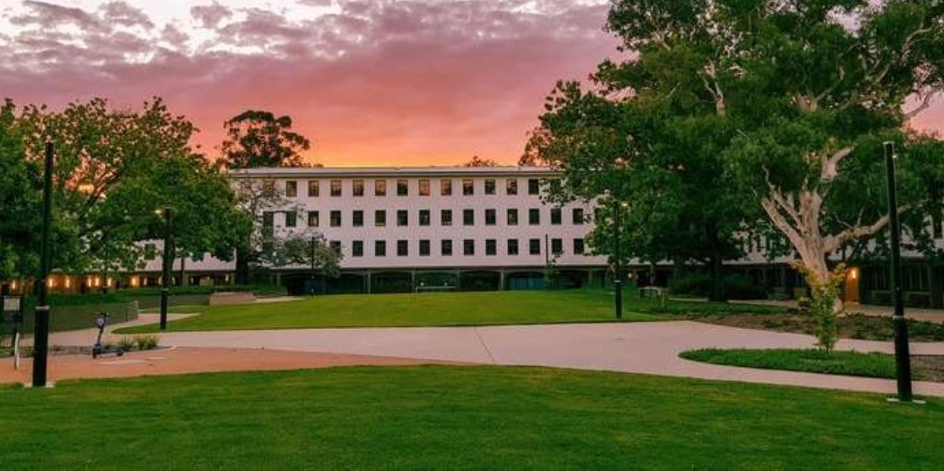 đại học &uacute;c khoa luật